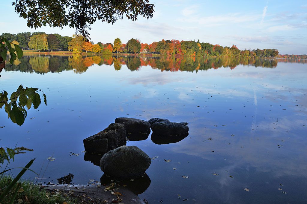 THE AWESOME COLORS of fall reflect off the waters of Lake Quannapowitt. (Robert G. Pushkar Photo)