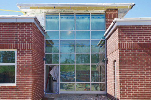 THE BACK CURTAIN WALL of the new middle school vestibule and lobby. (Geof Simons Photo)
