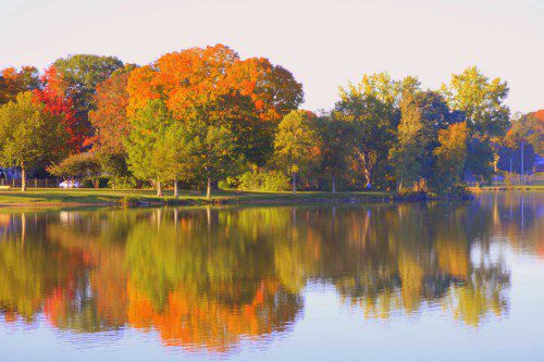 THE LOWER COMMON reflects the colors of fall. Meterologists tell us we are in a moderate peak condition in this area, so autumn scenes will get better before the leaves really begin to fall. (Lennie Malvone Photo)