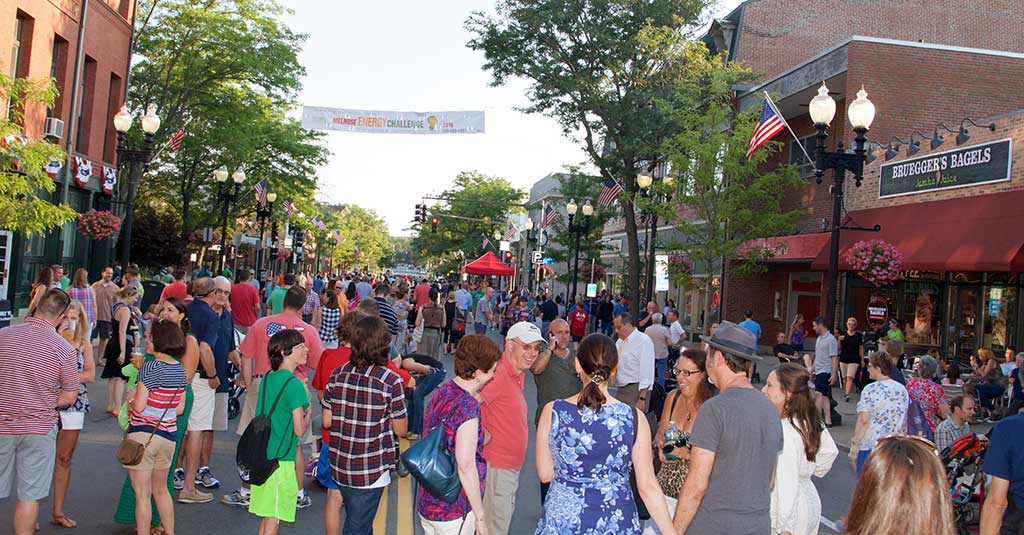 THE CHAMBER OF COMMERCE’S Summer Stroll brought hundreds of people downtown July 29, as they walked and shopped the width of two blocks on Main Street. (Donna Larsson Photo)
