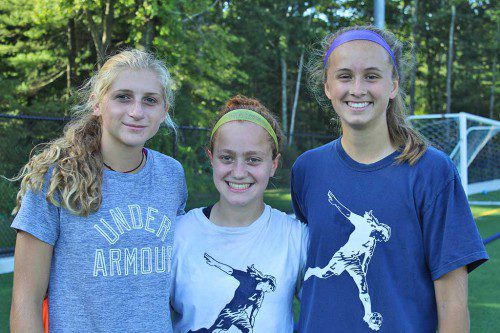 THE GIRLS’ SOCCER tri-captains chosen to lead the 2016 Pioneers are (from left): juniors Lizzy Shaievitz and Sydney Santosuosso and senior Liz Reed. Upperclassmen will rule this year’s varsity team as 17 of the 19 spots on the roster are held by juniors or seniors. (Maureen Doherty Photo)