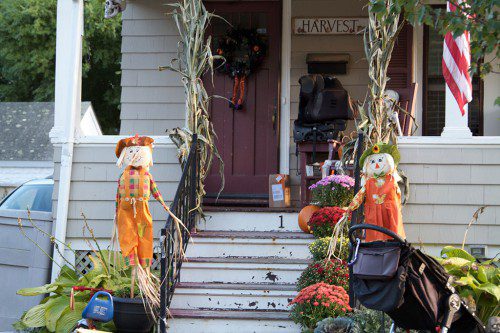 THIS HOME on Warren Avenue is decked out in all things autumn. (Donna Larsson Photo)