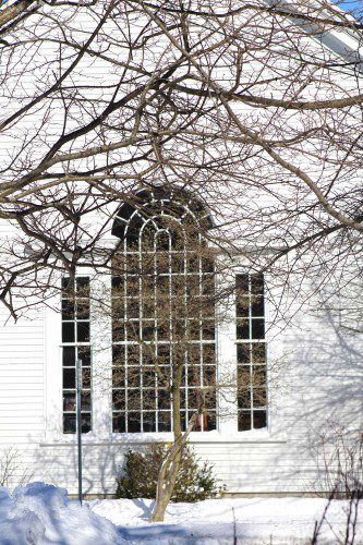 ELEMENTS of the existing town library, such as the building’s signature Palladian window with its distinctive arched head may be a design element incorporated into the new building proposed for Reedy Meadow. (Maureen Doherty Photo)
