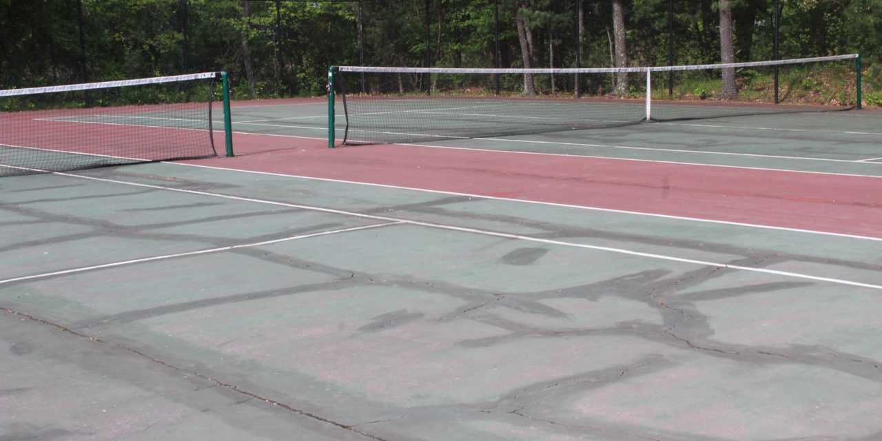 Fundraiser eyed for LHS tennis courts