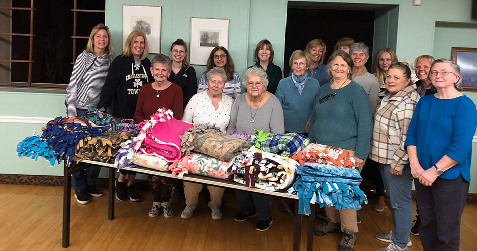  Melrose Arts and Crafts Society makes blankets