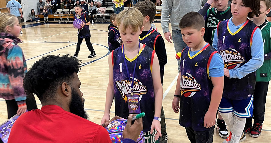 Harlem Wizards entertains hundreds at charity game